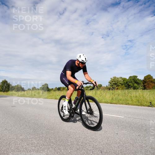 31.08.2025 - Elbe Triathlon Hamburg Michael Burmester http://msf.ph/oto/8667258 31.08.2025 10:45:19 Radfahren 401, 809, 1261, 1275, 1338 meine-sportfotos.de