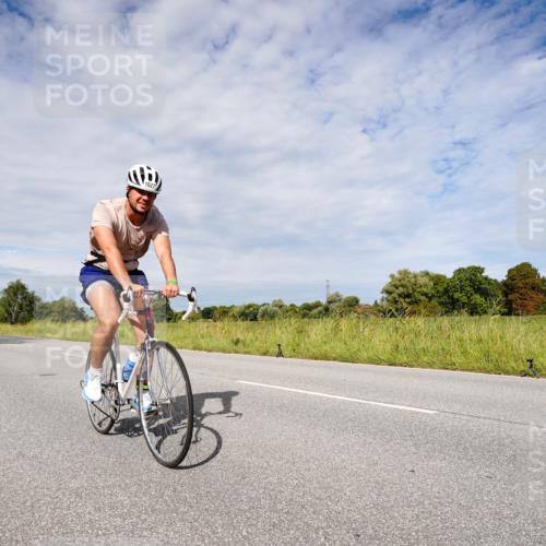 31.08.2025 - Elbe Triathlon Hamburg Michael Burmester http://msf.ph/oto/8667276 31.08.2025 10:45:33 Radfahren 852, 936, 1027 meine-sportfotos.de