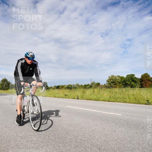 31.08.2025 - Elbe Triathlon Hamburg Michael Burmester http://msf.ph/oto/8667278 31.08.2025 10:45:36 Radfahren 801, 936, 1027, 1193 meine-sportfotos.de