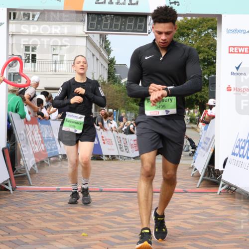 31.08.2025 - 21. Blankeneser Heldenlauf Strokosch-Dieckow http://msf.ph/oto/8667282 31.08.2025 11:15:36 Ziel 3495, 3621, 3622, 3458, 3028, 3397 meine-sportfotos.de