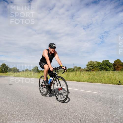 31.08.2025 - Elbe Triathlon Hamburg Michael Burmester http://msf.ph/oto/8667290 31.08.2025 10:46:06 Radfahren 1314, 1317 meine-sportfotos.de