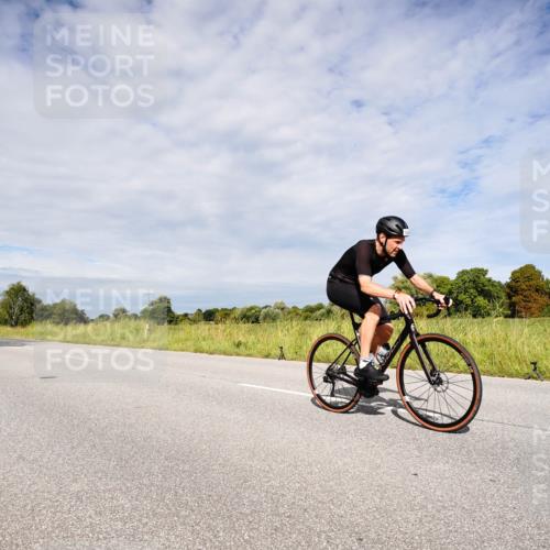 31.08.2025 - Elbe Triathlon Hamburg Michael Burmester http://msf.ph/oto/8667351 31.08.2025 10:47:12 Radfahren 876, 1168, 1172, 1240, 1267, 1300, 1316 meine-sportfotos.de