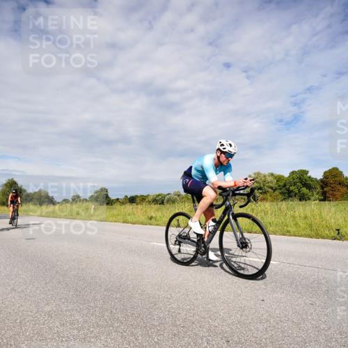 31.08.2025 - Elbe Triathlon Hamburg Michael Burmester http://msf.ph/oto/8667356 31.08.2025 10:47:18 Radfahren 876, 1168, 1172, 1300, 1311 meine-sportfotos.de