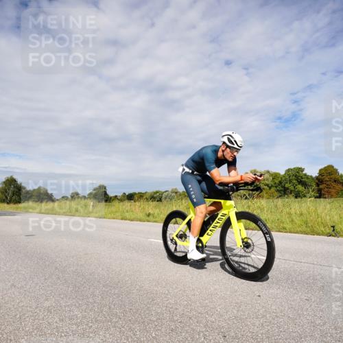 31.08.2025 - Elbe Triathlon Hamburg Michael Burmester http://msf.ph/oto/8667377 31.08.2025 10:47:43 Radfahren 1011, 1155, 1174 meine-sportfotos.de