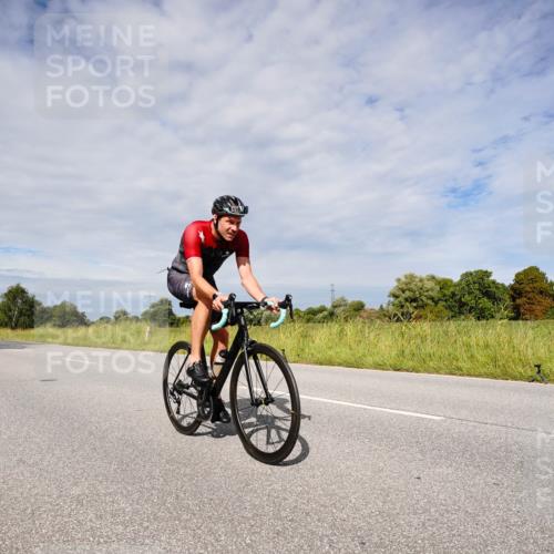31.08.2025 - Elbe Triathlon Hamburg Michael Burmester http://msf.ph/oto/8667382 31.08.2025 10:47:54 Radfahren 948, 949, 1116, 1185 meine-sportfotos.de