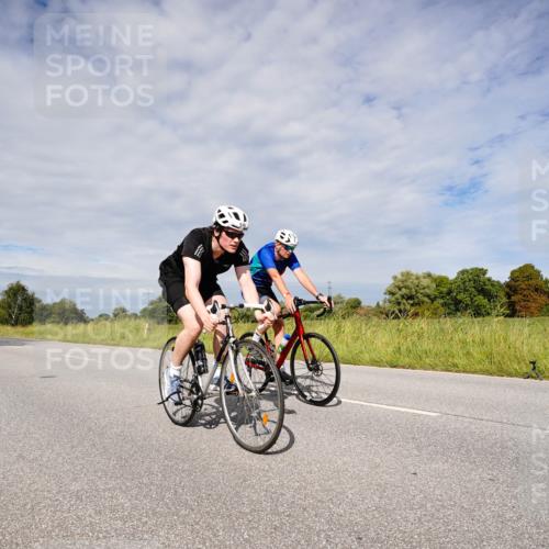 31.08.2025 - Elbe Triathlon Hamburg Michael Burmester http://msf.ph/oto/8667384 31.08.2025 10:47:56 Radfahren 948, 949, 1116, 1185 meine-sportfotos.de