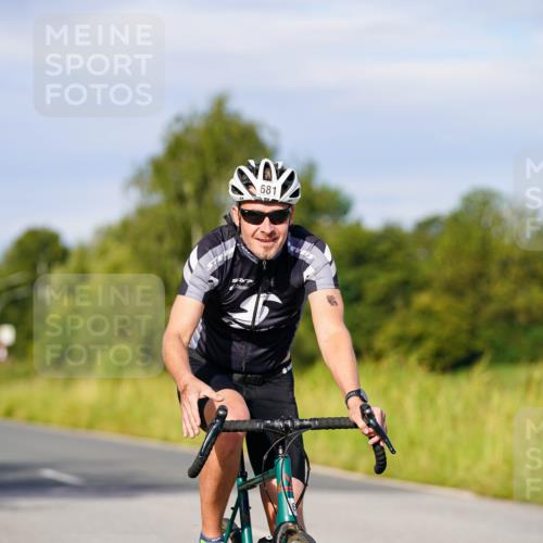 31.08.2025 - Elbe Triathlon Hamburg Michael Burmester http://msf.ph/oto/8667396 31.08.2025 09:41:56 Radfahren 266, 508, 579, 681, 722, 910 meine-sportfotos.de