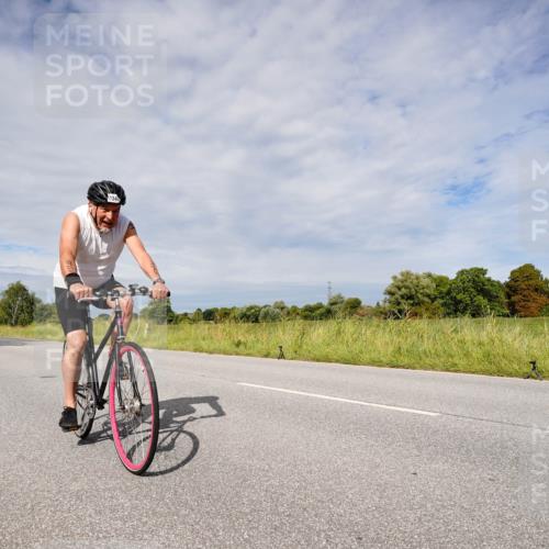 31.08.2025 - Elbe Triathlon Hamburg Michael Burmester http://msf.ph/oto/8667405 31.08.2025 10:48:16 Radfahren 1225, 1336, 1340 meine-sportfotos.de
