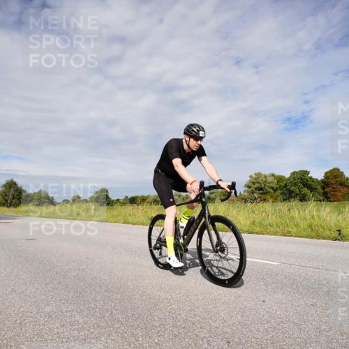 31.08.2025 - Elbe Triathlon Hamburg Michael Burmester http://msf.ph/oto/8667408 31.08.2025 10:48:18 Radfahren 1225, 1336, 1340 meine-sportfotos.de