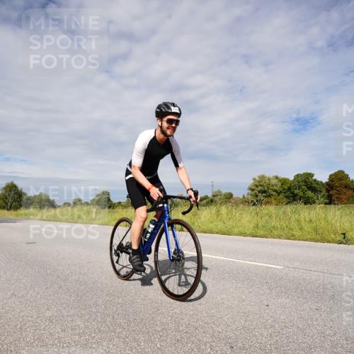 31.08.2025 - Elbe Triathlon Hamburg Michael Burmester http://msf.ph/oto/8667434 31.08.2025 10:48:53 Radfahren 1119 meine-sportfotos.de