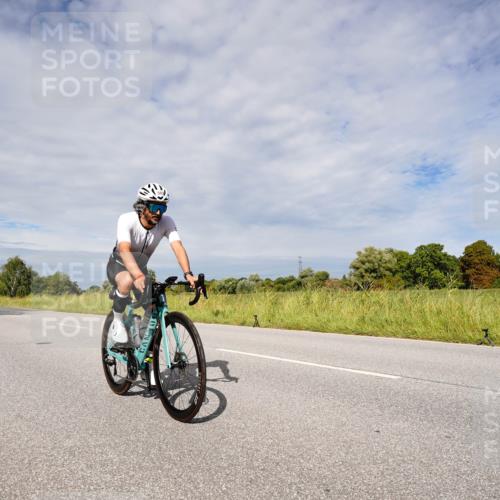 31.08.2025 - Elbe Triathlon Hamburg Michael Burmester http://msf.ph/oto/8667446 31.08.2025 10:49:11 Radfahren 1104, 1147, 1177, 1190, 1290, 1308, 1424, 1496 meine-sportfotos.de