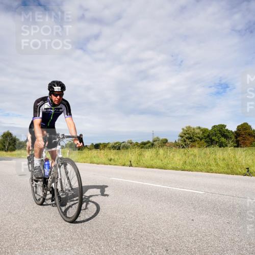 31.08.2025 - Elbe Triathlon Hamburg Michael Burmester http://msf.ph/oto/8667470 31.08.2025 10:49:53 Radfahren 886, 1136, 1167, 1191, 1364 meine-sportfotos.de