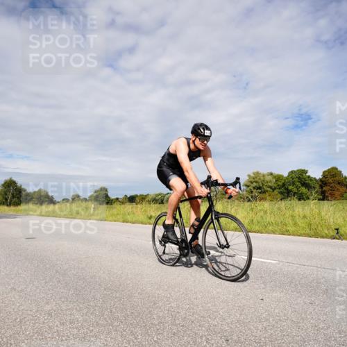 31.08.2025 - Elbe Triathlon Hamburg Michael Burmester http://msf.ph/oto/8667473 31.08.2025 10:49:54 Radfahren 886, 1136, 1167, 1191, 1364 meine-sportfotos.de