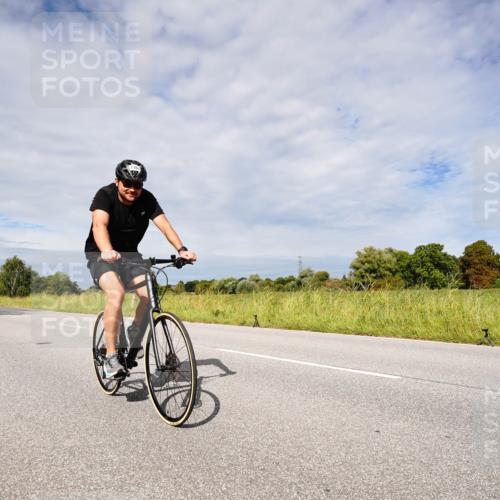 31.08.2025 - Elbe Triathlon Hamburg Michael Burmester http://msf.ph/oto/8667475 31.08.2025 10:49:56 Radfahren 886, 1136, 1167, 1191, 1364 meine-sportfotos.de