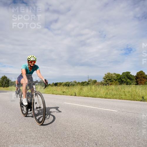 31.08.2025 - Elbe Triathlon Hamburg Michael Burmester http://msf.ph/oto/8667476 31.08.2025 10:49:59 Radfahren 886, 1167, 1364 meine-sportfotos.de