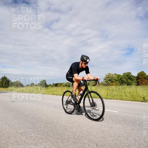 31.08.2025 - Elbe Triathlon Hamburg Michael Burmester http://msf.ph/oto/8667486 31.08.2025 10:50:13 Radfahren 1126, 1134, 1343, 1480 meine-sportfotos.de