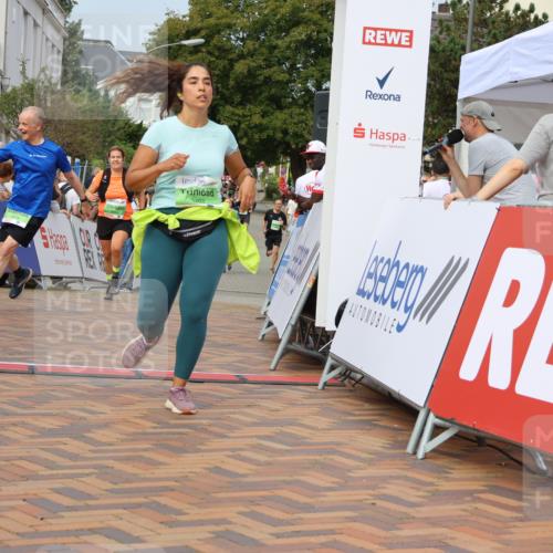 31.08.2025 - 21. Blankeneser Heldenlauf Strokosch-Dieckow http://msf.ph/oto/8667500 31.08.2025 11:15:24 Ziel 3340, 3339, 3497, 3478, 3014 meine-sportfotos.de