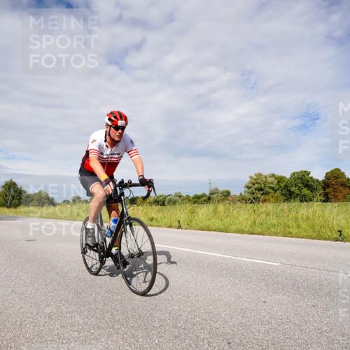 31.08.2025 - Elbe Triathlon Hamburg Michael Burmester http://msf.ph/oto/8667503 31.08.2025 10:50:33 Radfahren 1328, 1333 meine-sportfotos.de