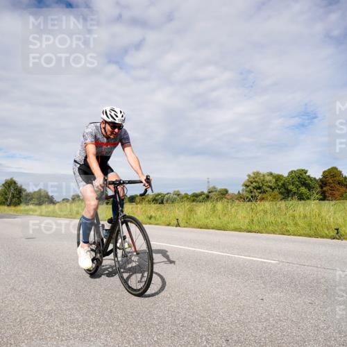31.08.2025 - Elbe Triathlon Hamburg Michael Burmester http://msf.ph/oto/8667505 31.08.2025 10:50:37 Radfahren 1328 meine-sportfotos.de