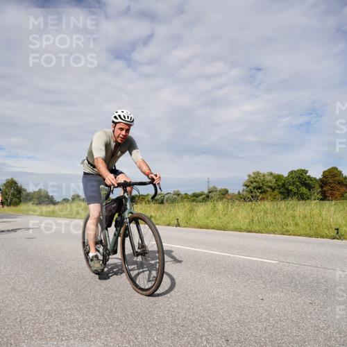 31.08.2025 - Elbe Triathlon Hamburg Michael Burmester http://msf.ph/oto/8667550 31.08.2025 10:51:29 Radfahren 874, 1199, 1229, 1419 meine-sportfotos.de