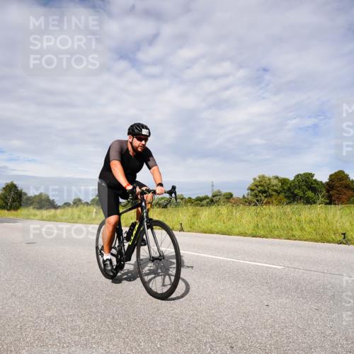 31.08.2025 - Elbe Triathlon Hamburg Michael Burmester http://msf.ph/oto/8667565 31.08.2025 10:51:43 Radfahren 1125, 1205, 1228 meine-sportfotos.de