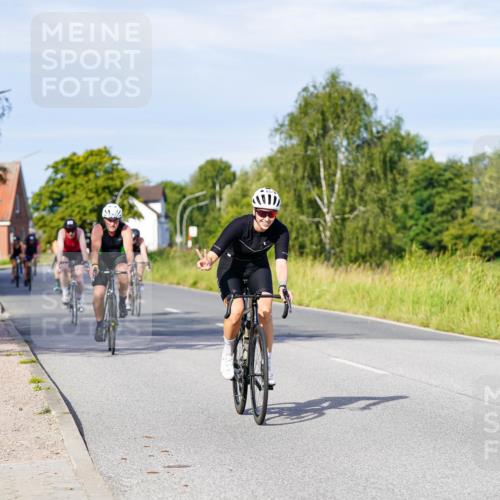 31.08.2025 - Elbe Triathlon Hamburg Michael Burmester http://msf.ph/oto/8667566 31.08.2025 09:43:00 Radfahren 321, 324, 414, 623, 624, 732, 833, 837, 882 meine-sportfotos.de