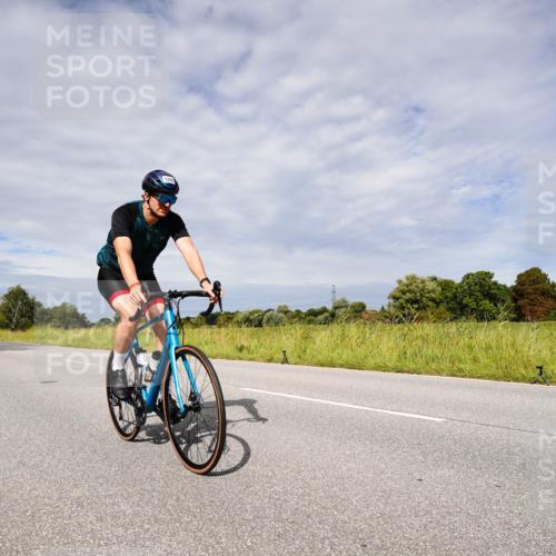 31.08.2025 - Elbe Triathlon Hamburg Michael Burmester http://msf.ph/oto/8667569 31.08.2025 10:51:47 Radfahren 1205, 1228, 1234, 1242, 1271 meine-sportfotos.de