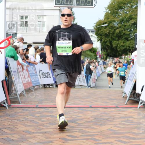 31.08.2025 - 21. Blankeneser Heldenlauf Strokosch-Dieckow http://msf.ph/oto/8667576 31.08.2025 11:15:15 Ziel 3561, 3560, 3226, 3260 meine-sportfotos.de