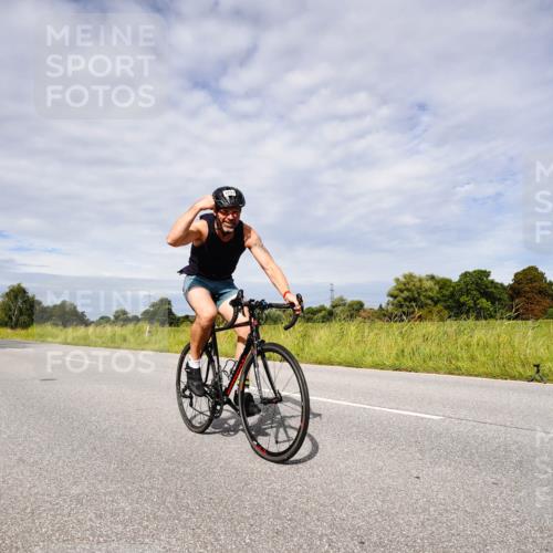 31.08.2025 - Elbe Triathlon Hamburg Michael Burmester http://msf.ph/oto/8667596 31.08.2025 10:52:13 Radfahren 928, 1159, 1237, 1434, 1469 meine-sportfotos.de