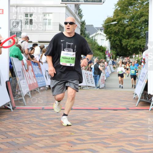 31.08.2025 - 21. Blankeneser Heldenlauf Strokosch-Dieckow http://msf.ph/oto/8667599 31.08.2025 11:15:15 Ziel 3561, 3560, 3226, 3260 meine-sportfotos.de