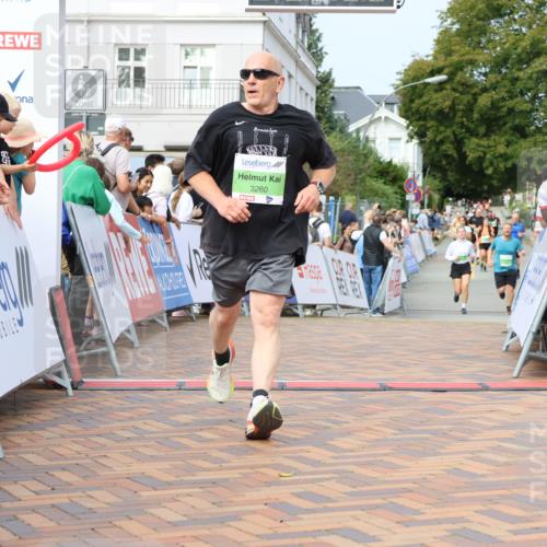 31.08.2025 - 21. Blankeneser Heldenlauf Strokosch-Dieckow http://msf.ph/oto/8667614 31.08.2025 11:15:15 Ziel 3561, 3560, 3226, 3260 meine-sportfotos.de