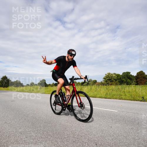 31.08.2025 - Elbe Triathlon Hamburg Michael Burmester http://msf.ph/oto/8667640 31.08.2025 10:53:32 Radfahren 1194, 1386, 1429 meine-sportfotos.de