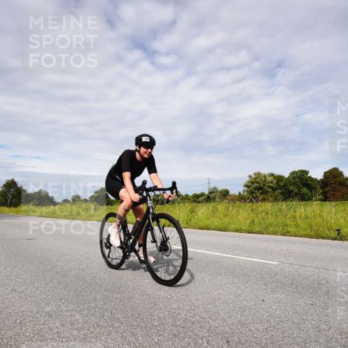 31.08.2025 - Elbe Triathlon Hamburg Michael Burmester http://msf.ph/oto/8667644 31.08.2025 10:53:37 Radfahren 1040, 1381, 1386 meine-sportfotos.de