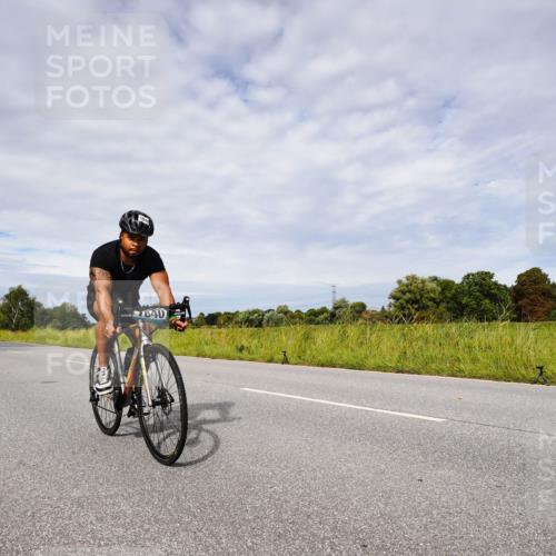 31.08.2025 - Elbe Triathlon Hamburg Michael Burmester http://msf.ph/oto/8667647 31.08.2025 10:53:41 Radfahren 1040, 1286, 1381 meine-sportfotos.de