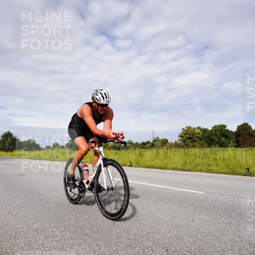 31.08.2025 - Elbe Triathlon Hamburg Michael Burmester http://msf.ph/oto/8667650 31.08.2025 10:53:48 Radfahren 1025, 1286 meine-sportfotos.de