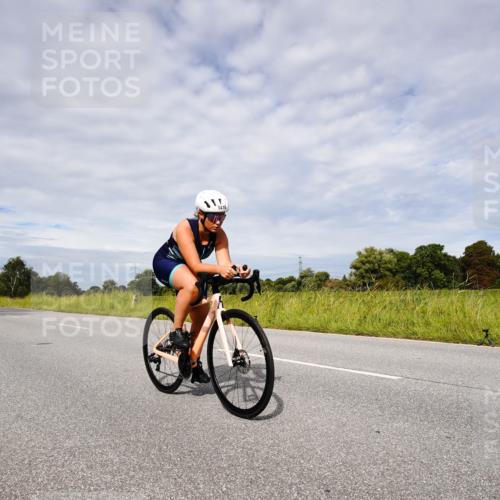 31.08.2025 - Elbe Triathlon Hamburg Michael Burmester http://msf.ph/oto/8667673 31.08.2025 10:54:15 Radfahren 923, 1178, 1416, 1422 meine-sportfotos.de