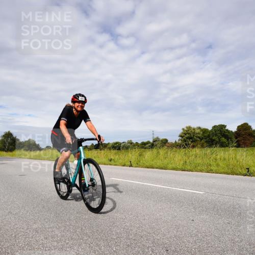 31.08.2025 - Elbe Triathlon Hamburg Michael Burmester http://msf.ph/oto/8667678 31.08.2025 10:54:20 Radfahren 923, 1178, 1388, 1422, 1425 meine-sportfotos.de
