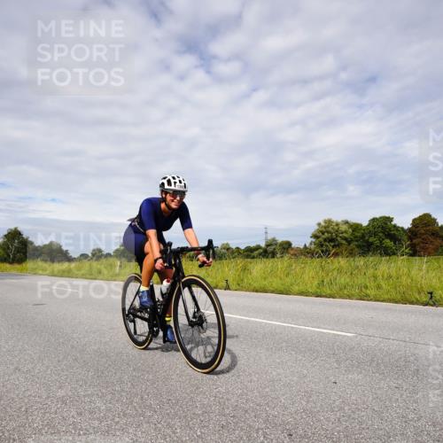 31.08.2025 - Elbe Triathlon Hamburg Michael Burmester http://msf.ph/oto/8667707 31.08.2025 10:54:53 Radfahren 1380, 1382, 1393 meine-sportfotos.de