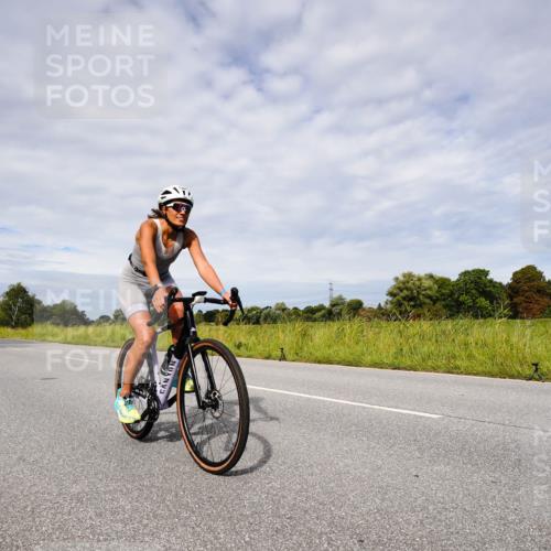 31.08.2025 - Elbe Triathlon Hamburg Michael Burmester http://msf.ph/oto/8667709 31.08.2025 10:54:55 Radfahren 1380, 1382, 1393 meine-sportfotos.de