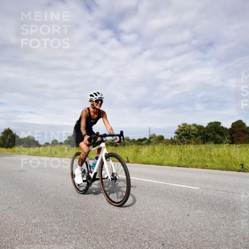 31.08.2025 - Elbe Triathlon Hamburg Michael Burmester http://msf.ph/oto/8667717 31.08.2025 10:55:04 Radfahren 1201, 1390, 1395, 1421, 1484 meine-sportfotos.de