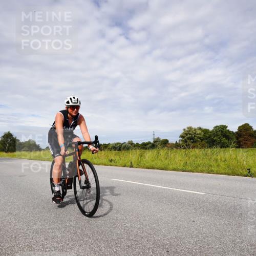 31.08.2025 - Elbe Triathlon Hamburg Michael Burmester http://msf.ph/oto/8667751 31.08.2025 10:55:51 Radfahren 877, 1298, 1400, 1443 meine-sportfotos.de
