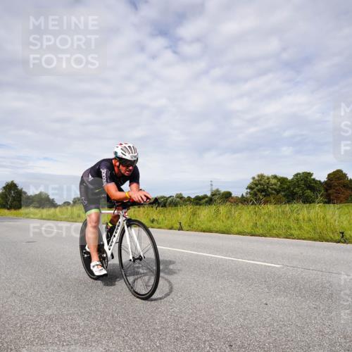 31.08.2025 - Elbe Triathlon Hamburg Michael Burmester http://msf.ph/oto/8667754 31.08.2025 10:55:53 Radfahren 877, 1298, 1400, 1443, 1476 meine-sportfotos.de