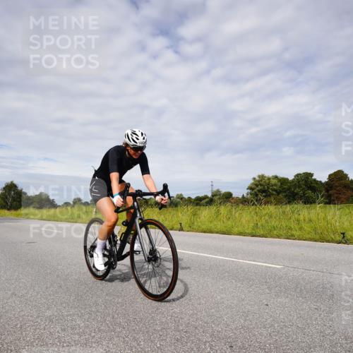 31.08.2025 - Elbe Triathlon Hamburg Michael Burmester http://msf.ph/oto/8667758 31.08.2025 10:55:57 Radfahren 877, 1443, 1476 meine-sportfotos.de