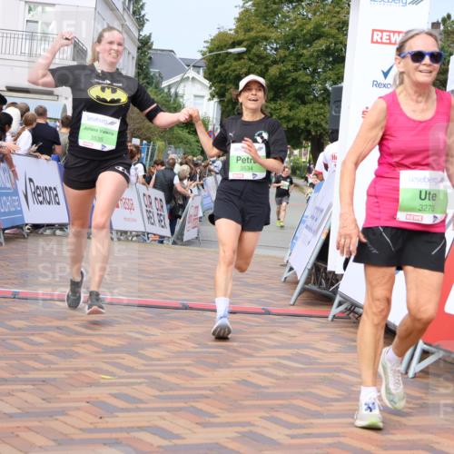 31.08.2025 - 21. Blankeneser Heldenlauf Strokosch-Dieckow http://msf.ph/oto/8667785 31.08.2025 11:15:01 Ziel 3535, 3534, 3586, 3661, 3610, 3270 meine-sportfotos.de