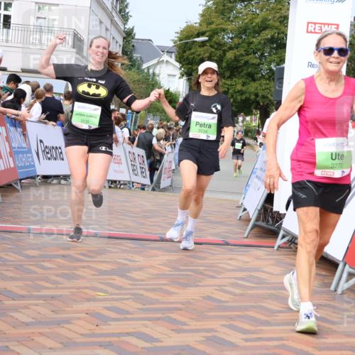 31.08.2025 - 21. Blankeneser Heldenlauf Strokosch-Dieckow http://msf.ph/oto/8667800 31.08.2025 11:15:01 Ziel 3535, 3534, 3586, 3661, 3610, 3270 meine-sportfotos.de