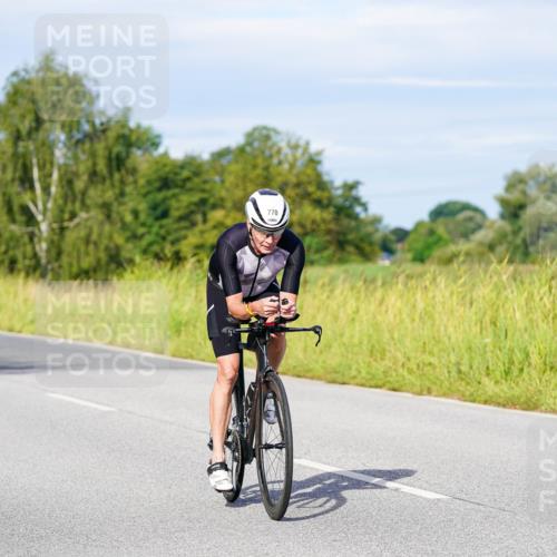 31.08.2025 - Elbe Triathlon Hamburg Michael Burmester http://msf.ph/oto/8667801 31.08.2025 09:43:59 Radfahren 281, 378, 476, 562, 610, 634, 770, 864 meine-sportfotos.de