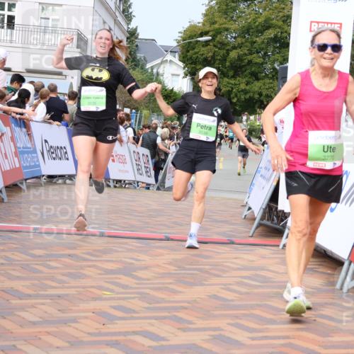 31.08.2025 - 21. Blankeneser Heldenlauf Strokosch-Dieckow http://msf.ph/oto/8667814 31.08.2025 11:15:01 Ziel 3535, 3534, 3586, 3661, 3610, 3270 meine-sportfotos.de