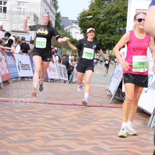 31.08.2025 - 21. Blankeneser Heldenlauf Strokosch-Dieckow http://msf.ph/oto/8667824 31.08.2025 11:15:01 Ziel 3535, 3534, 3586, 3661, 3610, 3270 meine-sportfotos.de