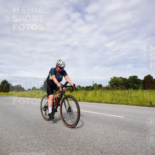 31.08.2025 - Elbe Triathlon Hamburg Michael Burmester http://msf.ph/oto/8667828 31.08.2025 10:57:19 Radfahren 1321, 1357, 1363, 1457 meine-sportfotos.de