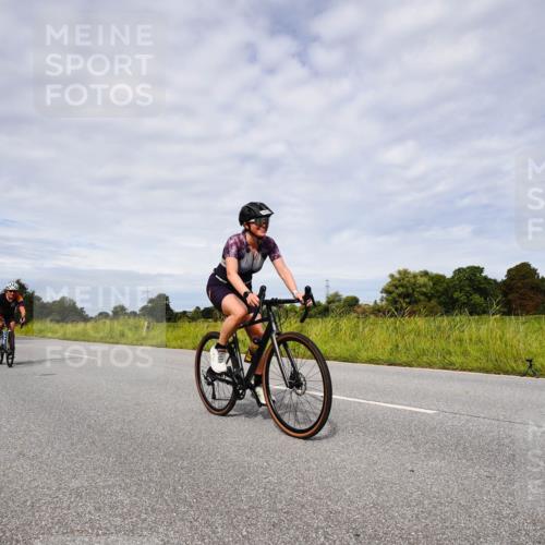 31.08.2025 - Elbe Triathlon Hamburg Michael Burmester http://msf.ph/oto/8667869 31.08.2025 10:58:01 Radfahren 1329, 1351, 1356, 1420, 1441, 1493, 1495 meine-sportfotos.de